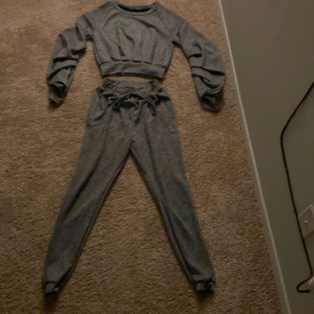 2pc S Fashion Nova cropped top jogger set gray long sleeve puffy arms